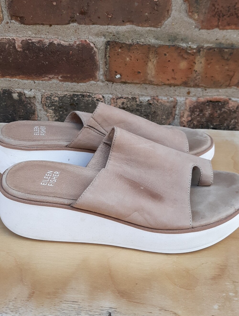 Eileen Fisher Dare Taupe Nubuck Leather Toe Loop Wedge Platform Slide Sandal 7